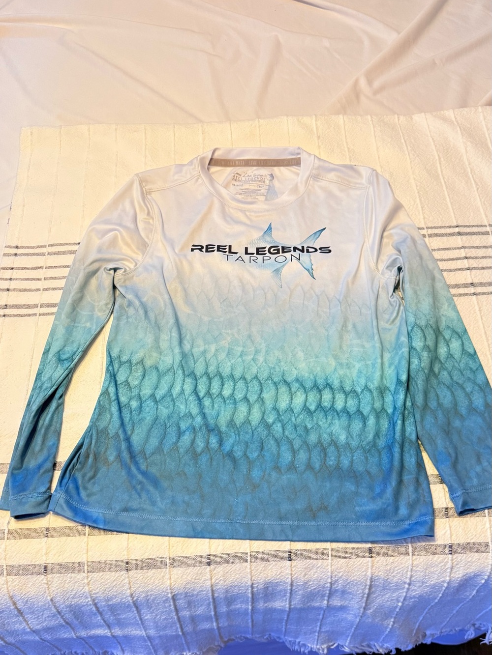 Reel Legends XS 4/5 White Performance Fishing Sun Shirt with Blue Accent Scales